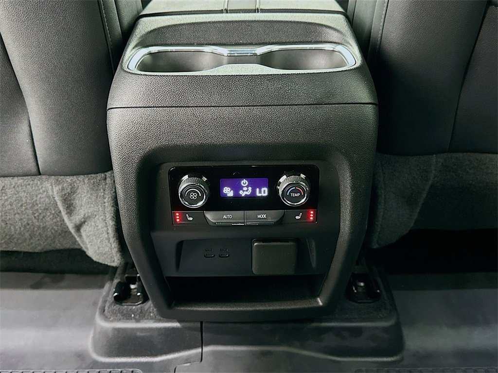 Used 2024 Chevrolet Traverse RS image 27