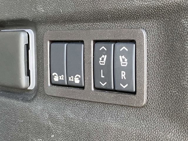 Used 2024 GMC Yukon XL SLT w/ SLT Luxury Package image 13