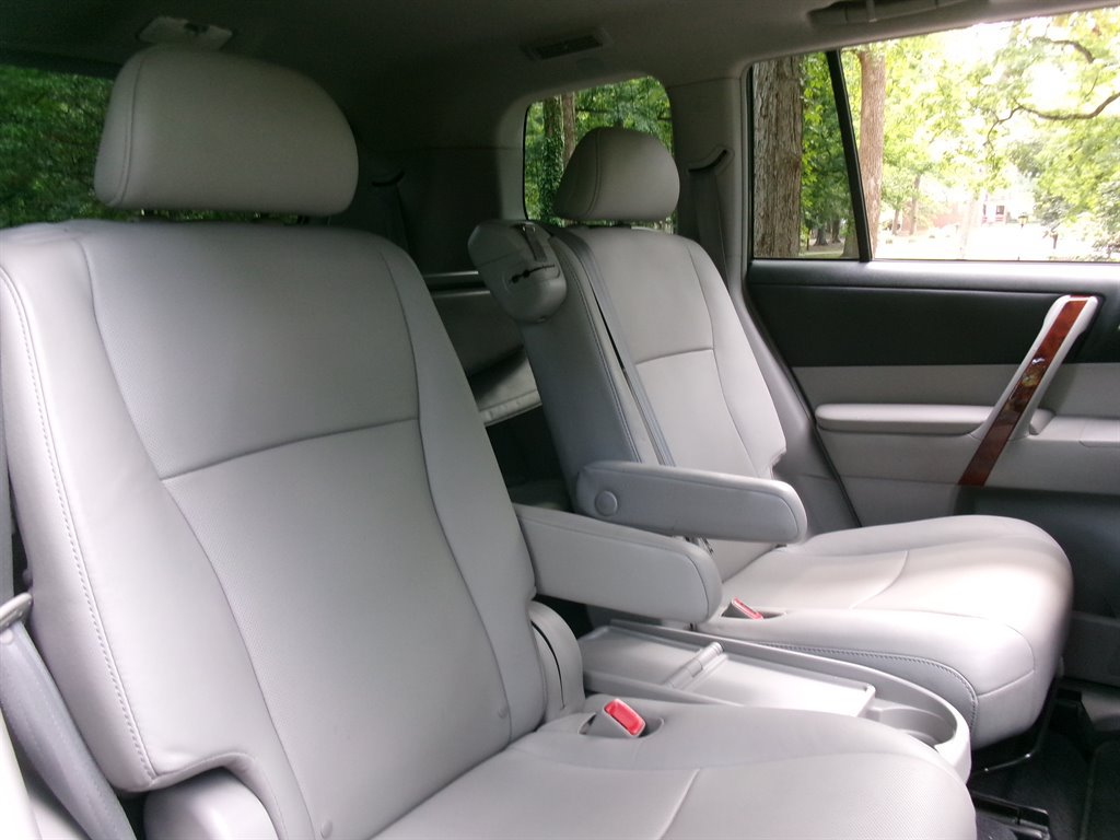 Used 2012 Toyota Highlander Limited w/ Tow Pkg FWD image 34