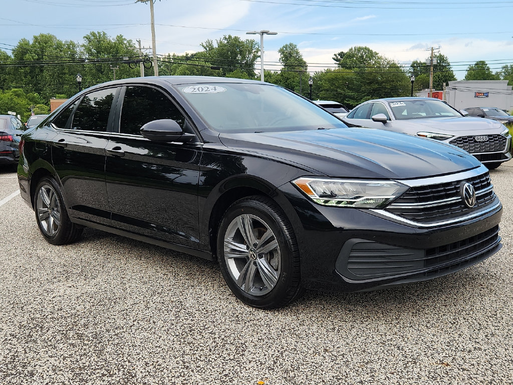 Used 2024 Volkswagen Jetta SE FWD image 3