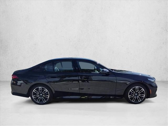 Used 2025 BMW 530i w/ M Sport Package RWD image 3