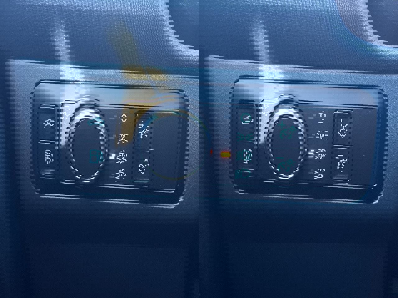 New 2025 Ford Maverick XL image 14