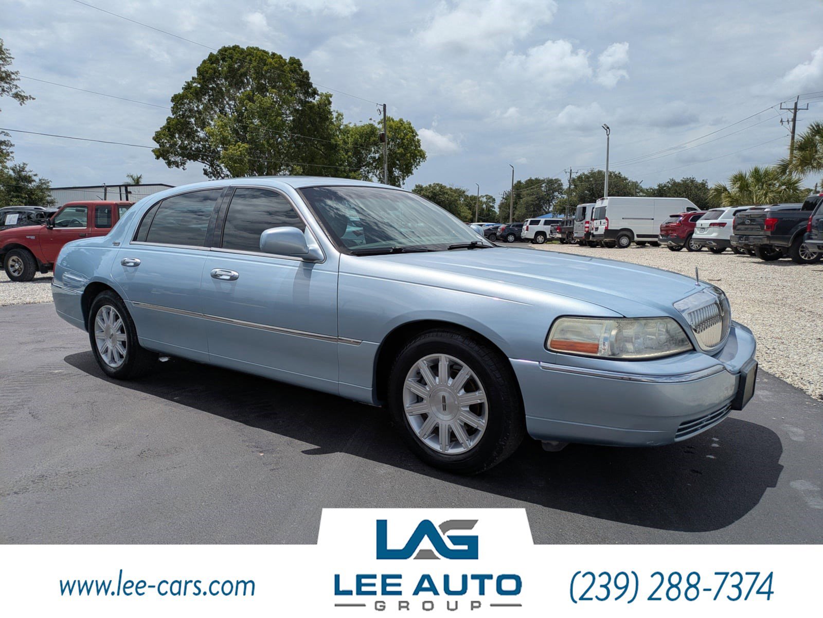 Used 2011 Lincoln Town Car Signature Limited