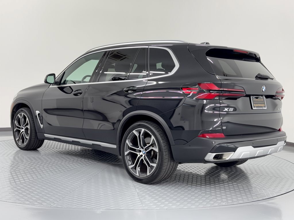 Used 2024 BMW X5 xDrive40i w/ Premium Package AWD/4WD image 3