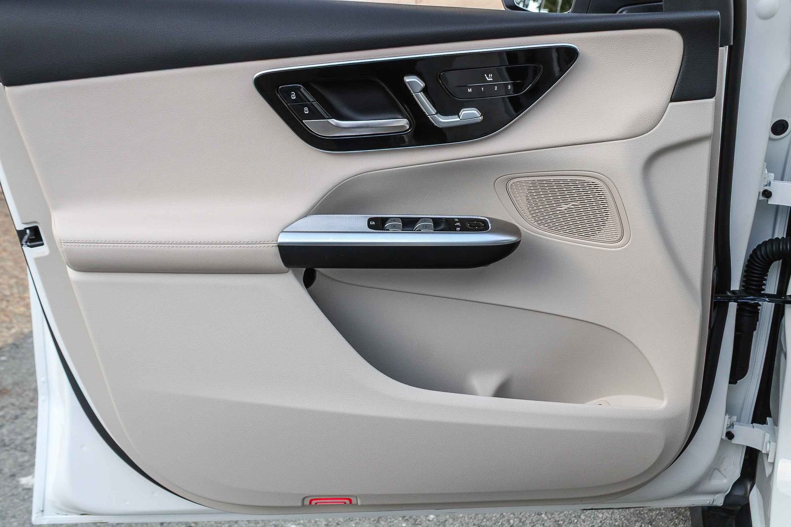 Used 2025 Mercedes-Benz GLC 300 image 21