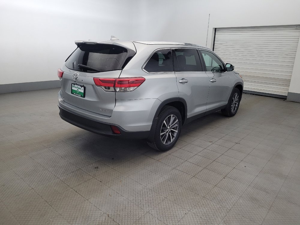 Used 2019 Toyota Highlander XLE w/ Carpet Mat Package (TMS) image 9