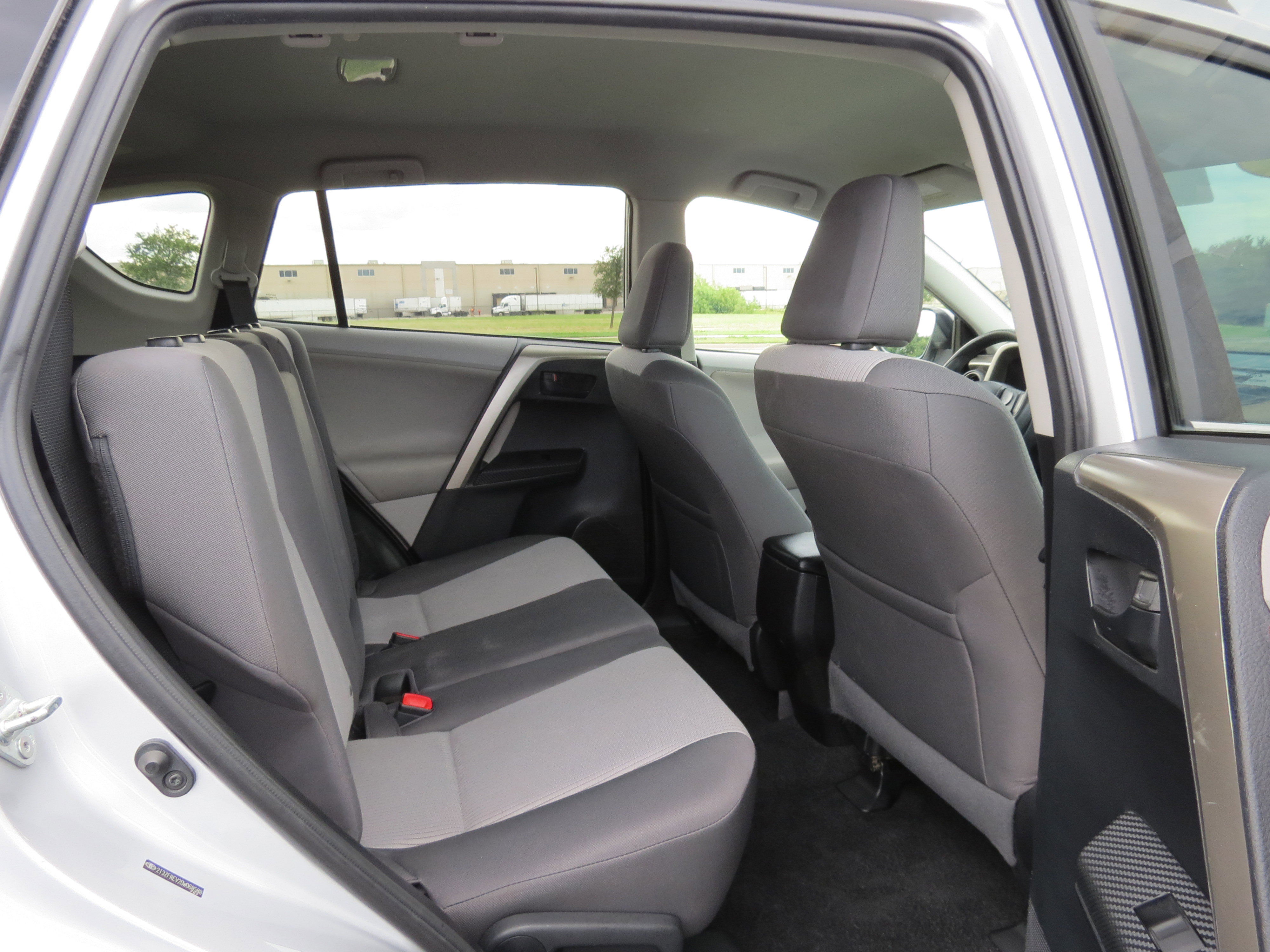 Used 2013 Toyota RAV4 LE FWD image 32