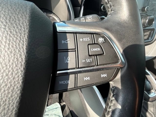 Used 2020 Toyota Highlander XLE AWD/4WD image 16