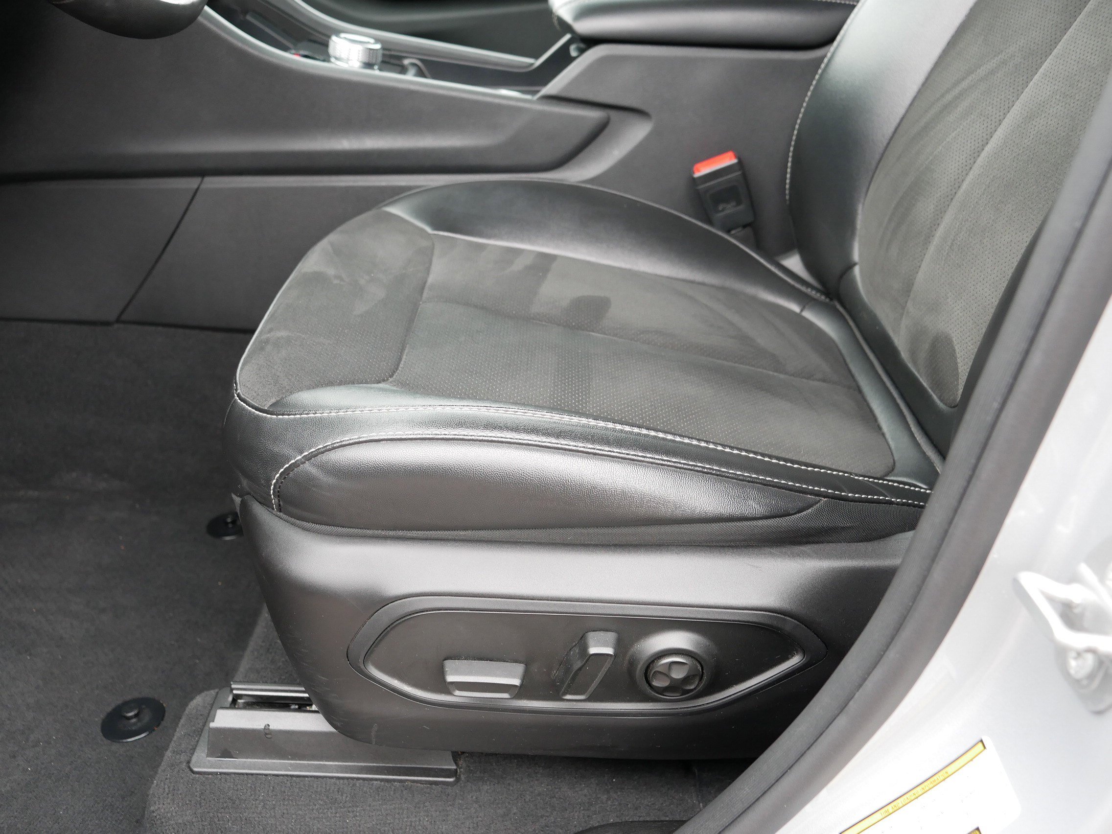 Used 2024 Jeep Grand Cherokee Altitude image 20