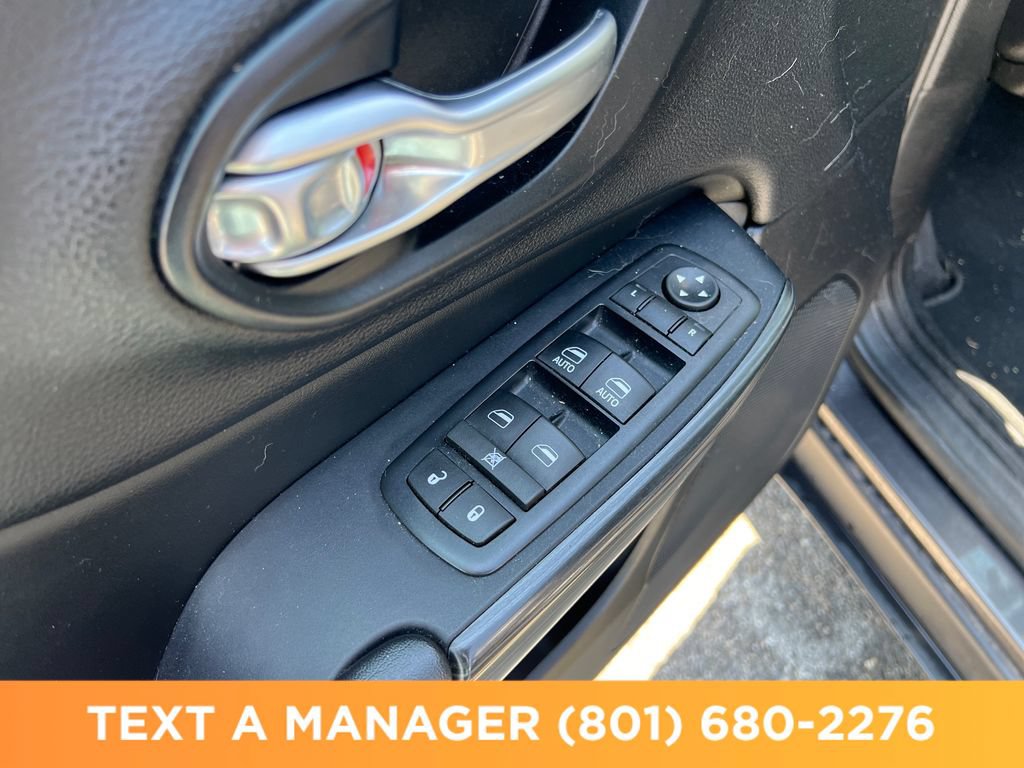 Used 2017 Jeep Cherokee Limited AWD/4WD image 13