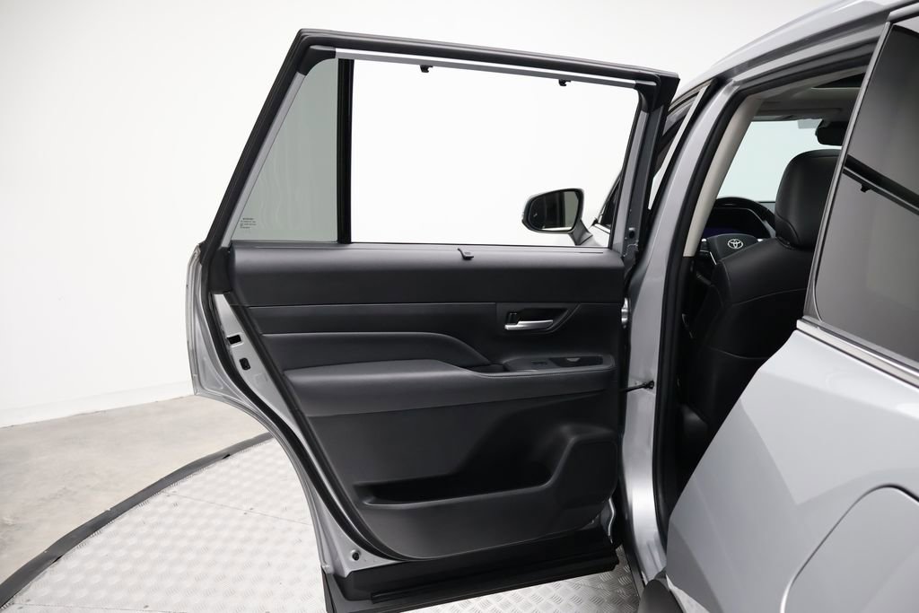 Used 2024 Toyota Grand Highlander Limited image 21