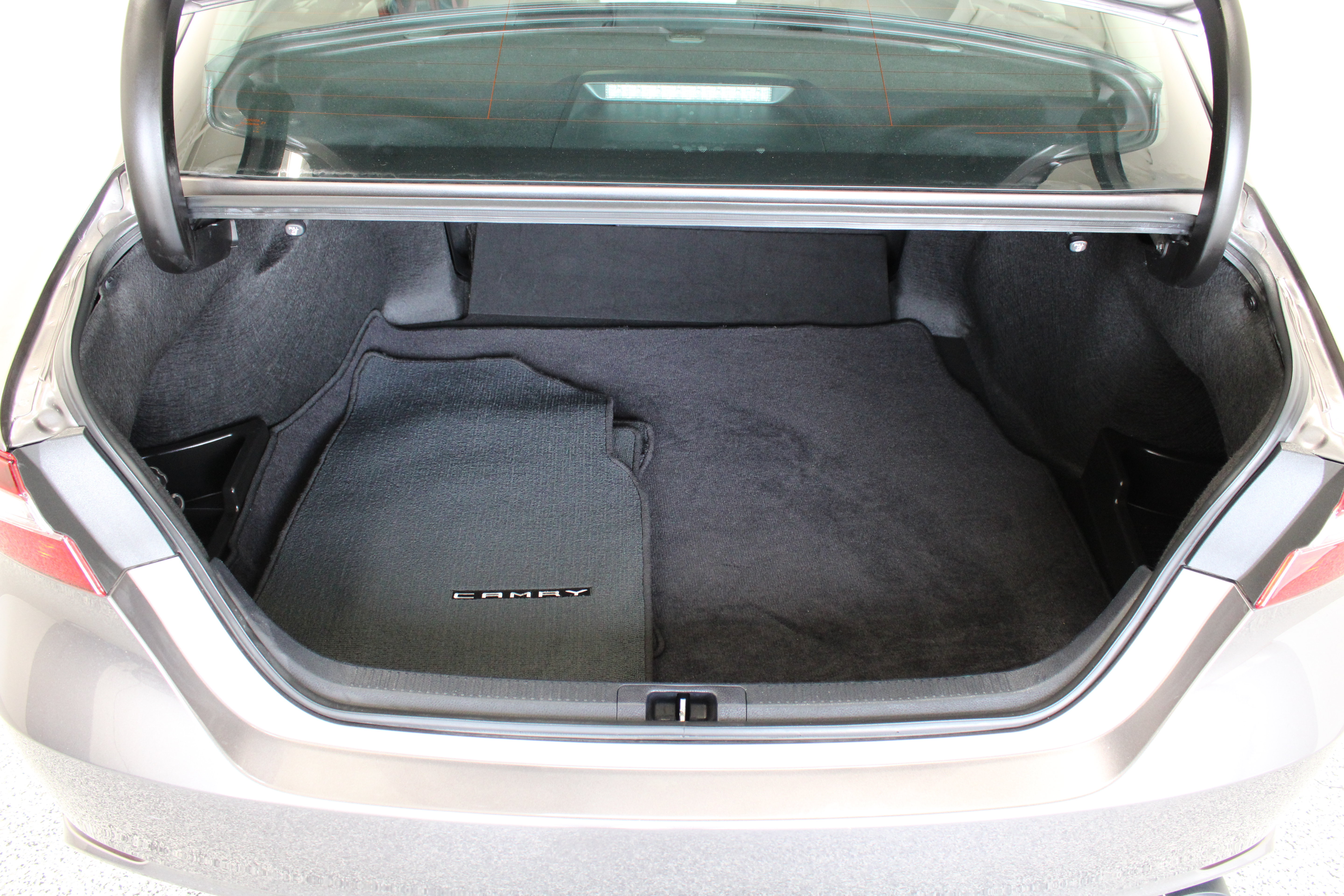 Used 2024 Toyota Camry SE w/ Convenience Package FWD image 31