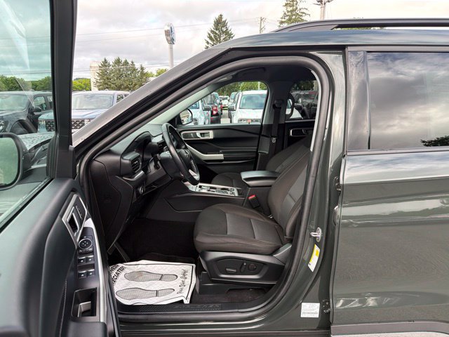 Used 2023 Ford Explorer XLT AWD/4WD image 15