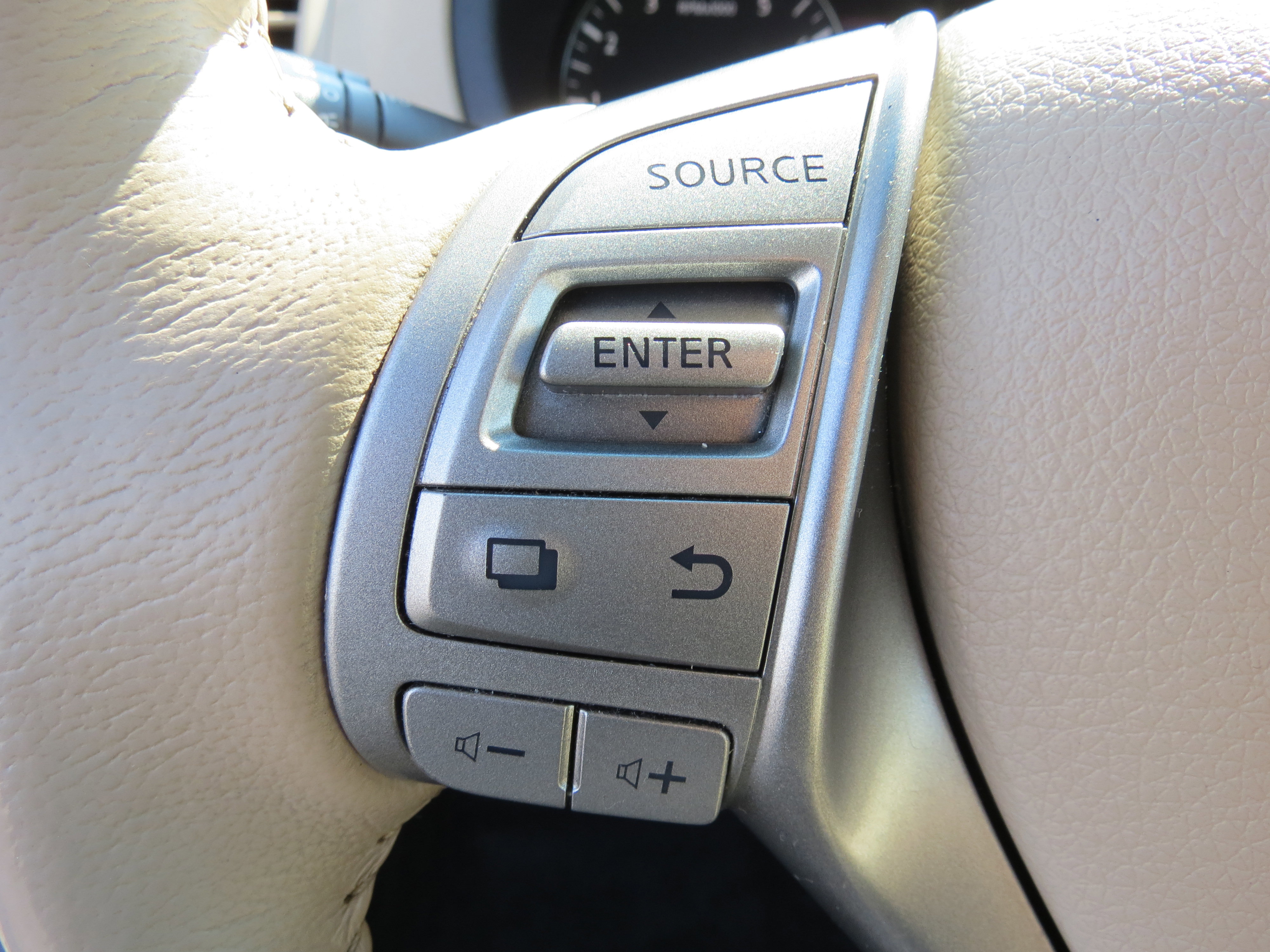 Used 2015 Nissan Altima 2.5 SV w/ Convenience Package image 13
