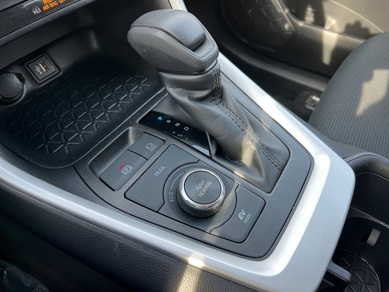 Used 2025 Toyota RAV4 LE image 40