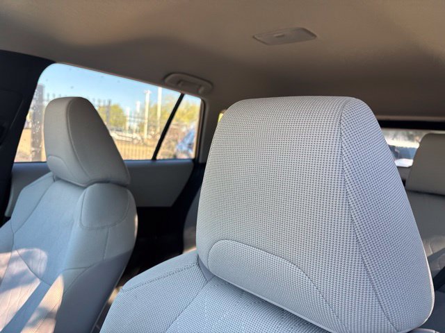 Used 2024 Toyota Corolla Cross LE FWD image 9