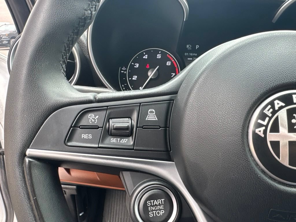Used 2019 Alfa Romeo Giulia AWD image 36