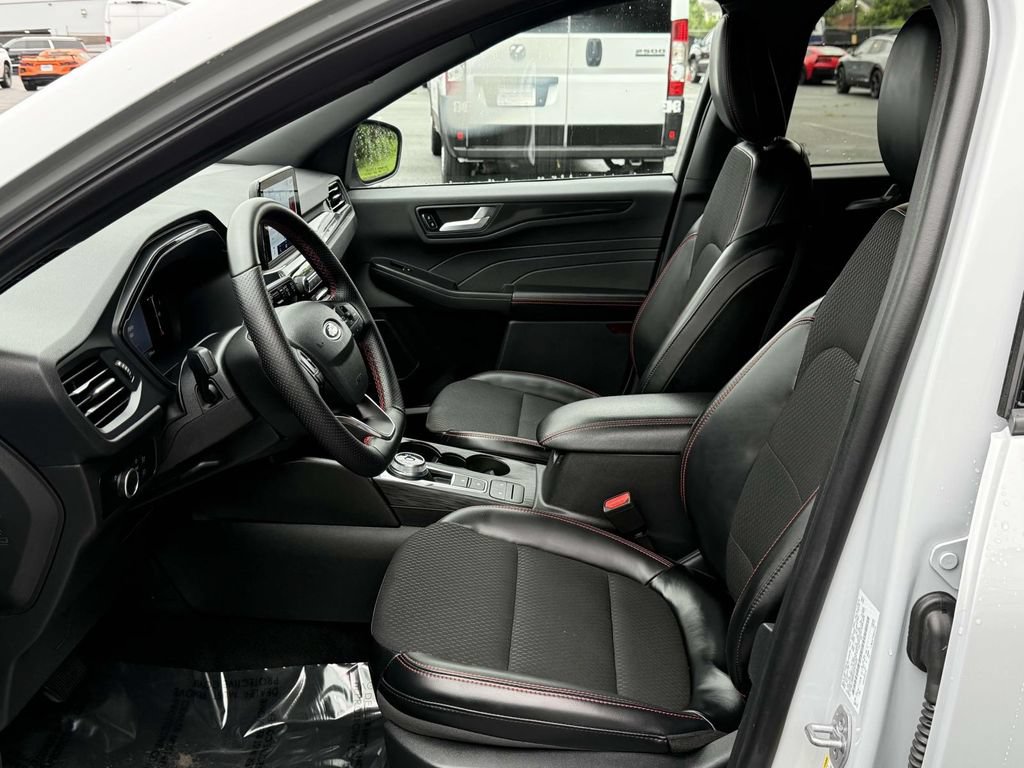 Used 2025 Ford Escape ST-Line AWD/4WD image 24