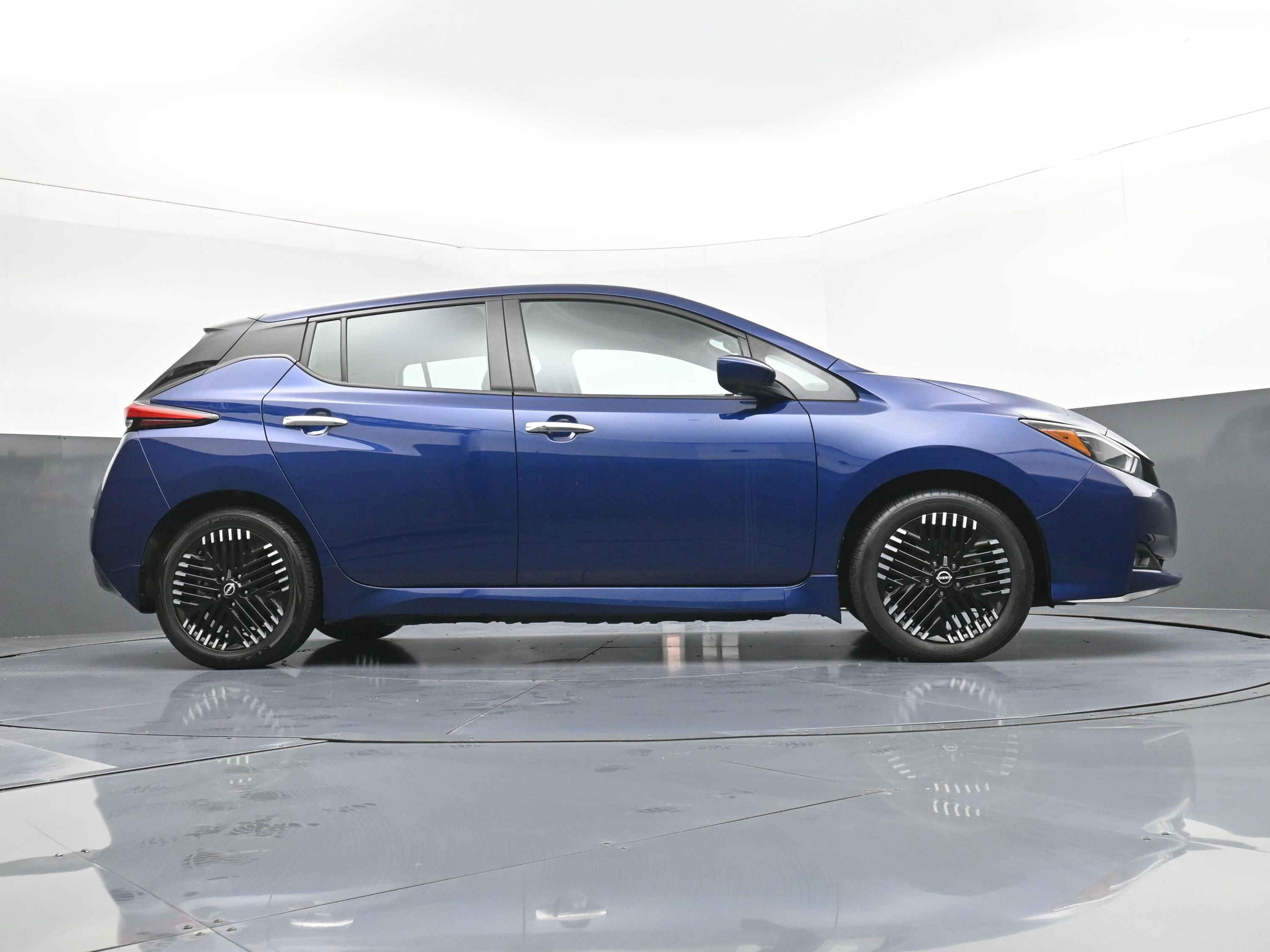 Used 2024 Nissan Leaf SV Plus image 29