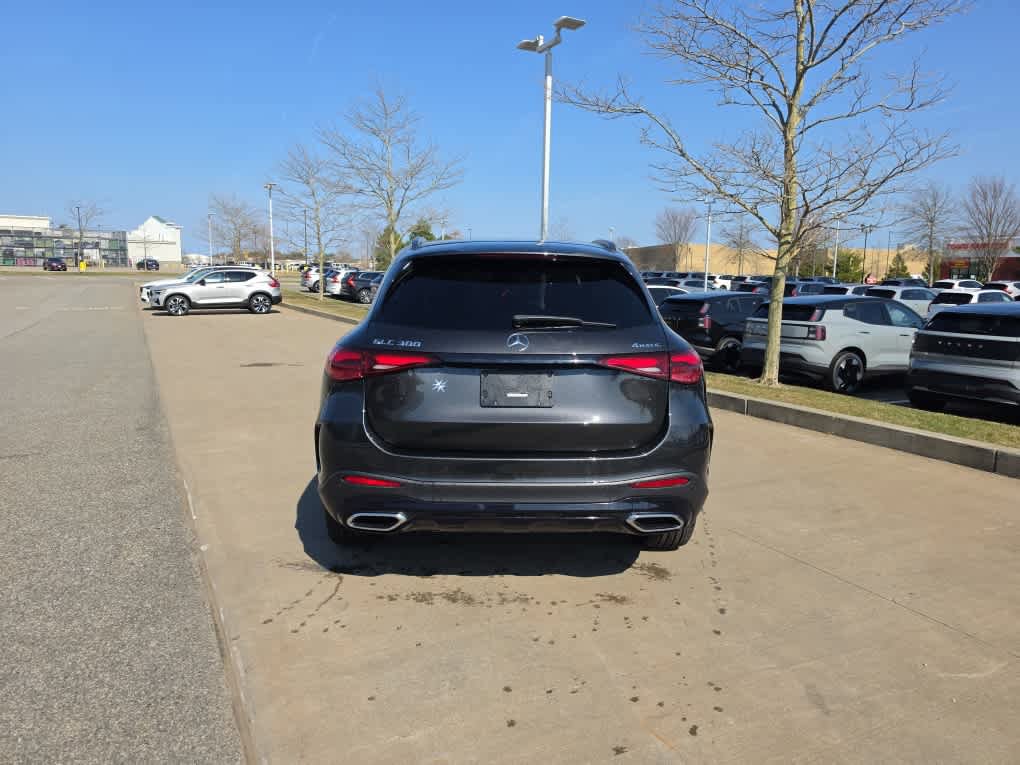Used 2024 Mercedes-Benz GLC 300 4MATIC image 5