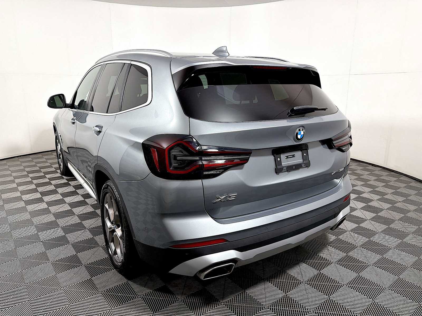 Used 2024 BMW X3 xDrive30i w/ Convenience Package AWD/4WD image 5