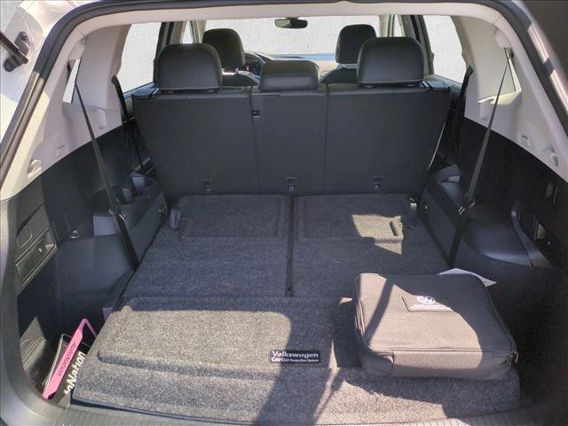 Used 2023 Volkswagen Tiguan SE w/ Panoramic Sunroof Package FWD image 6