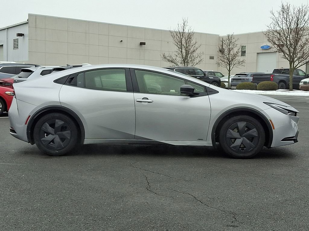 Used 2023 Toyota Prius LE image 10