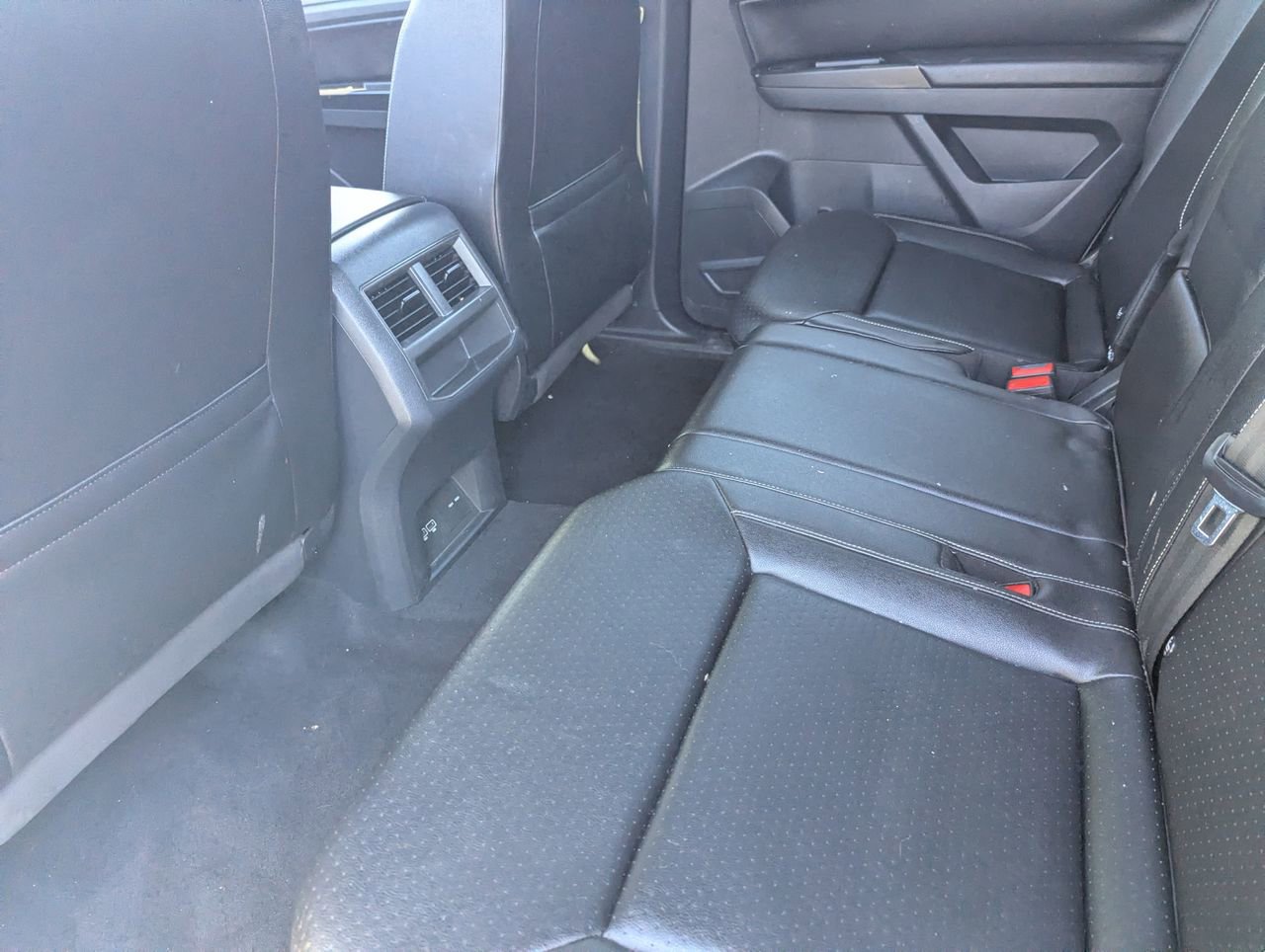 Used 2020 Volkswagen Atlas Cross Sport SE w/ Panoramic Sunroof Package image 16