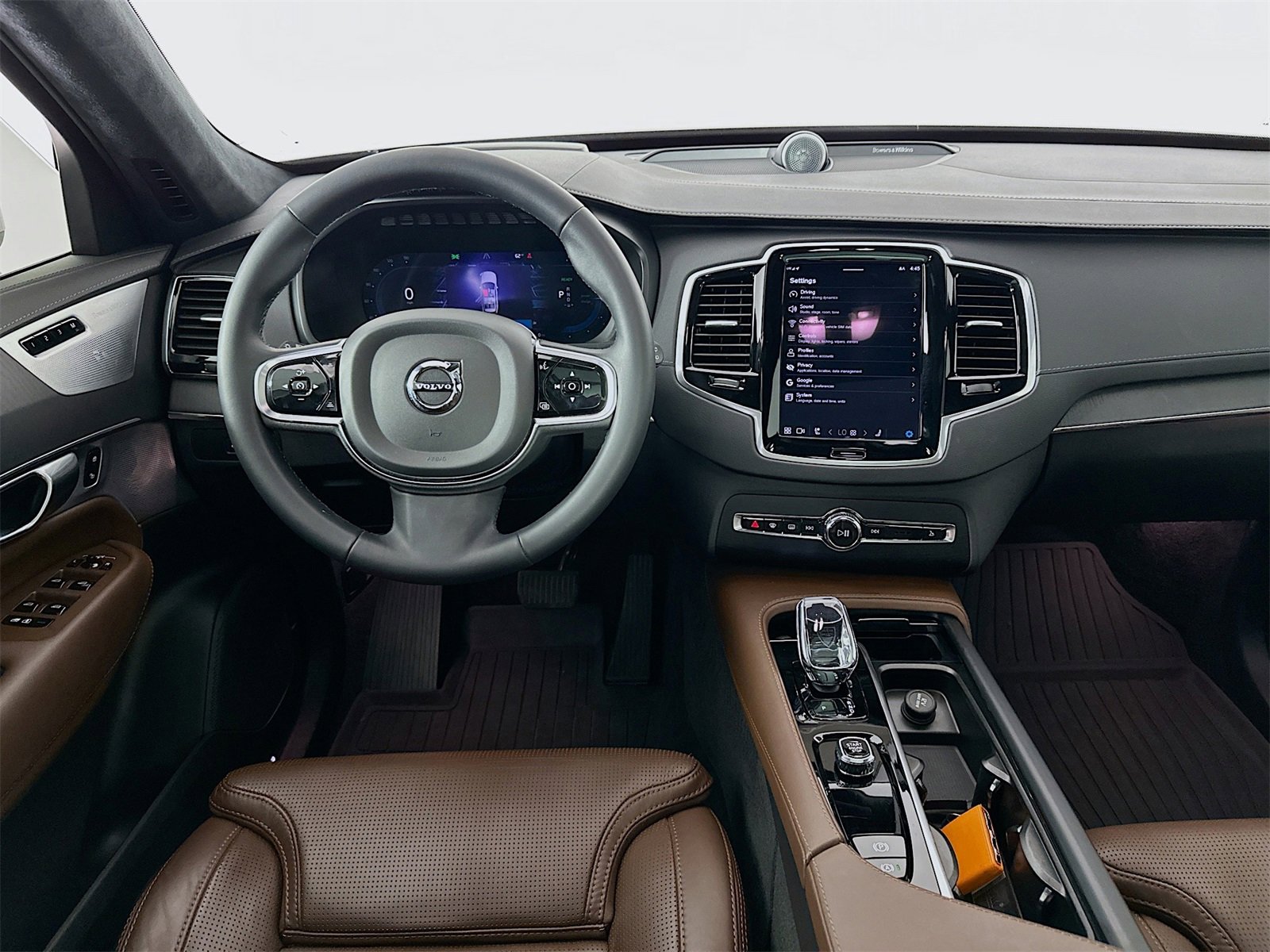 Used 2024 Volvo XC90 T8 Ultimate w/ Lounge Package image 24