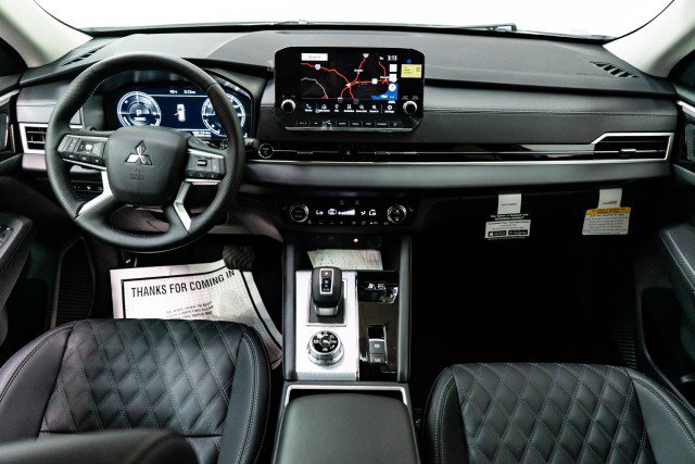 New 2025 Mitsubishi Outlander SEL image 21