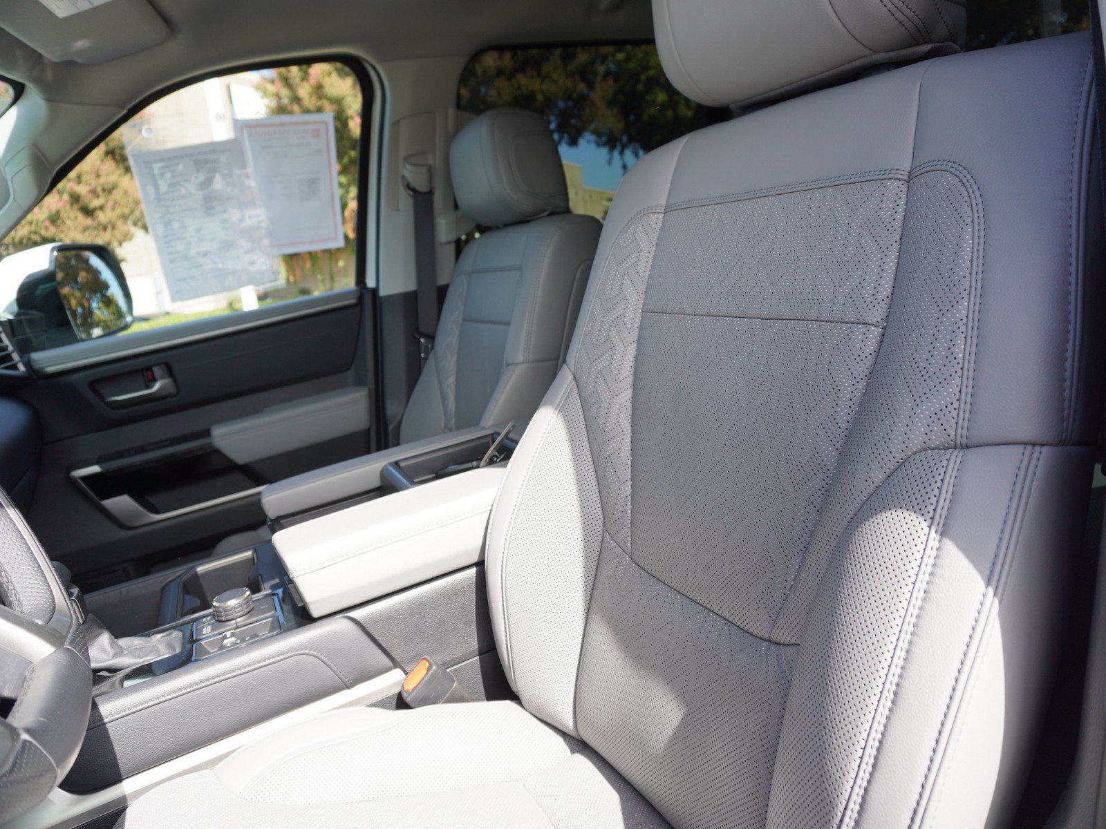 Used 2023 Toyota Tundra Limited AWD/4WD image 23