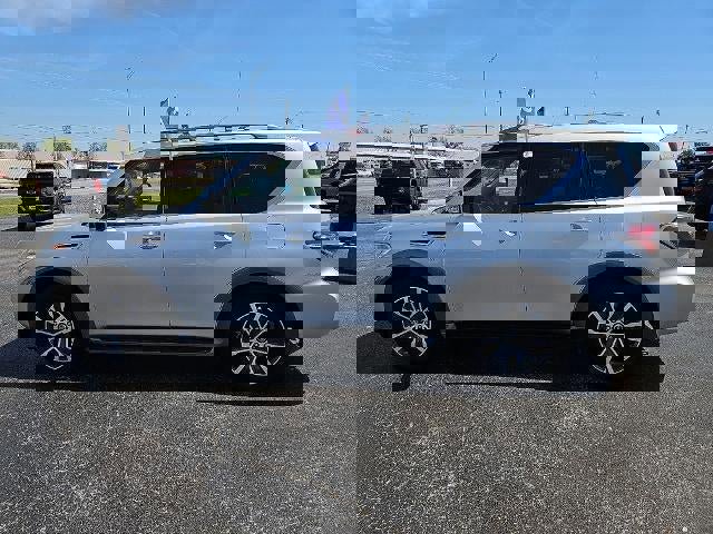 Used 2020 Nissan Armada SL w/ Premium Package image 3
