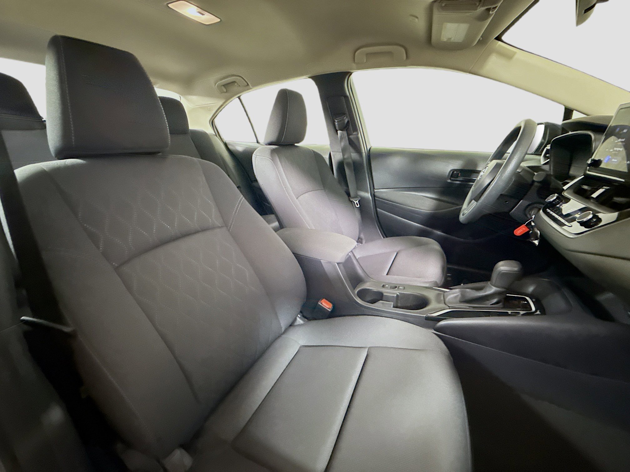 Used 2025 Toyota Corolla LE image 28