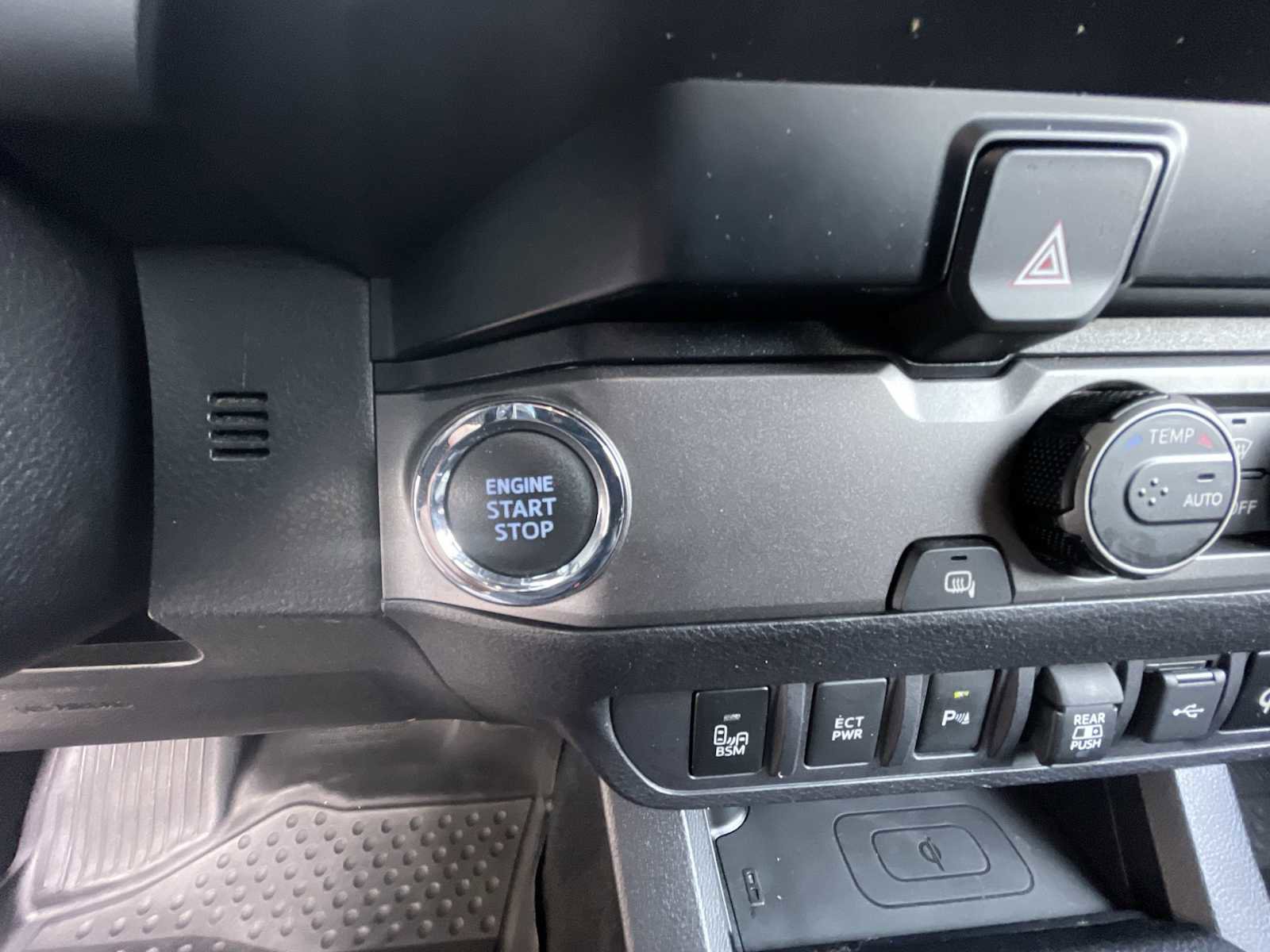 Used 2021 Toyota Tacoma TRD Sport w/ Technology Package image 16