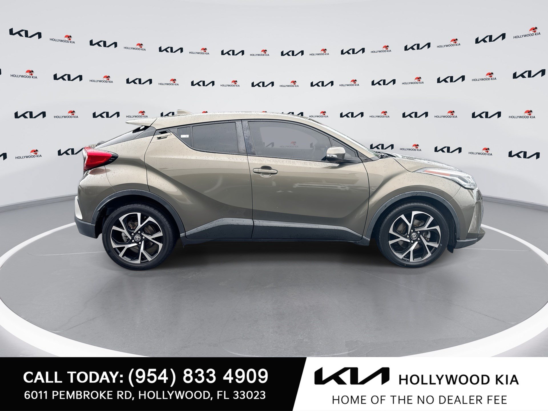 Used 2021 Toyota C-HR XLE FWD image 9