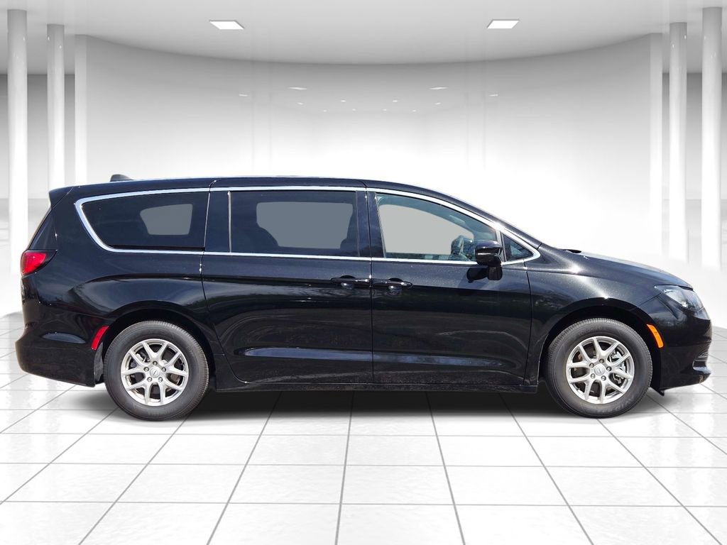 Used 2026 Chrysler Voyager LX image 2