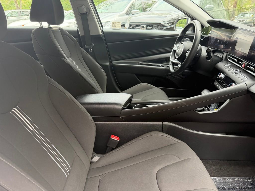Used 2025 Hyundai Elantra SEL FWD image 9