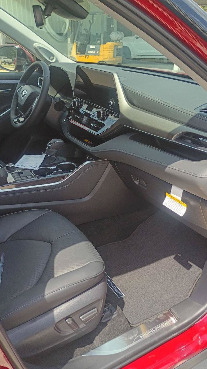 New 2026 Toyota Highlander Limited AWD/4WD image 22