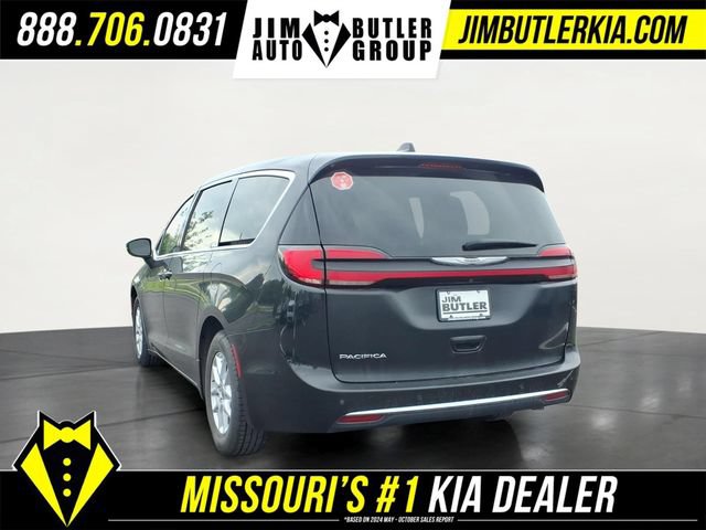 Used 2023 Chrysler Pacifica Touring-L FWD image 5
