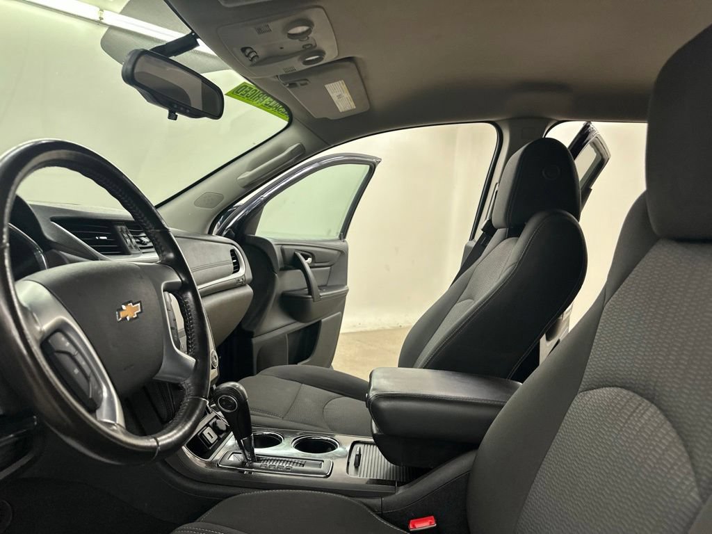 Used 2015 Chevrolet Traverse LT w/ Style and Technology Package FWD image 37