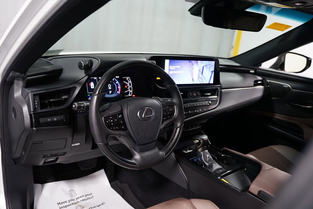 Used 2024 Lexus ES 350 Ultra Luxury w/ Accessory Package (Z2) image 11
