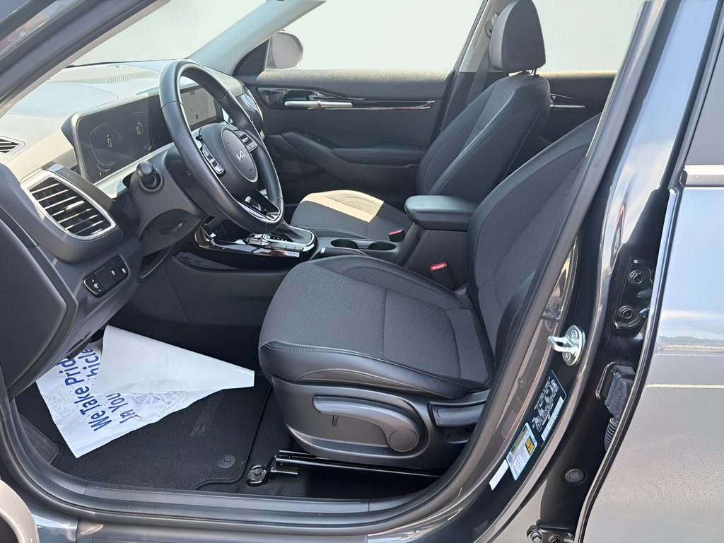 Used 2025 Kia Seltos S FWD image 12