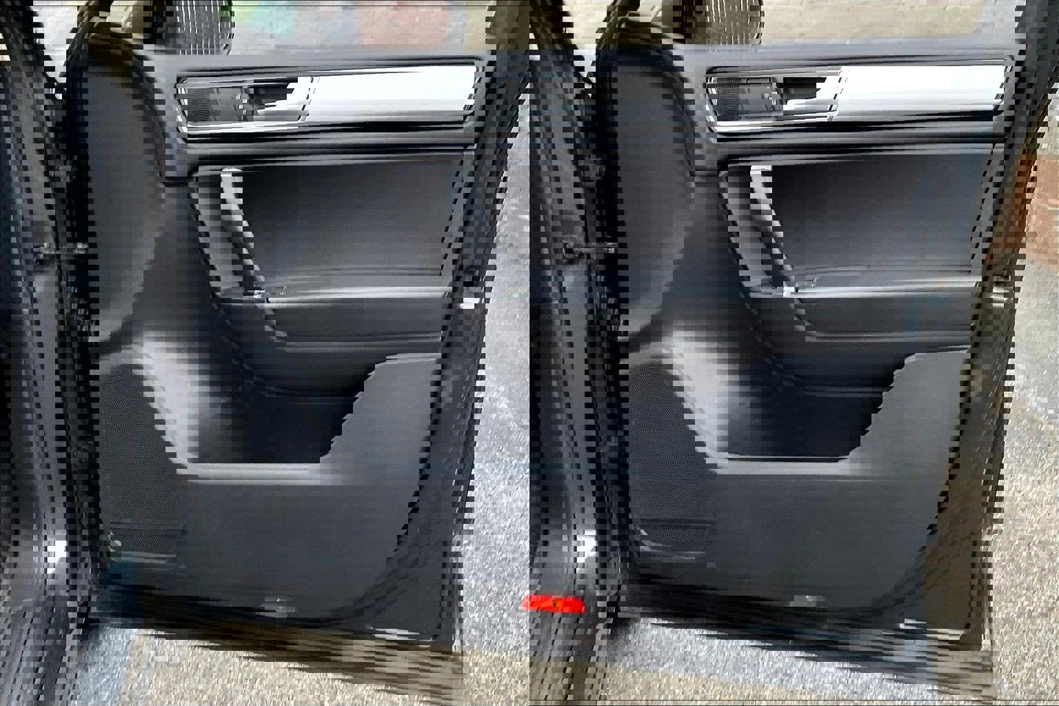 Used 2016 Volkswagen Touareg Sport image 23