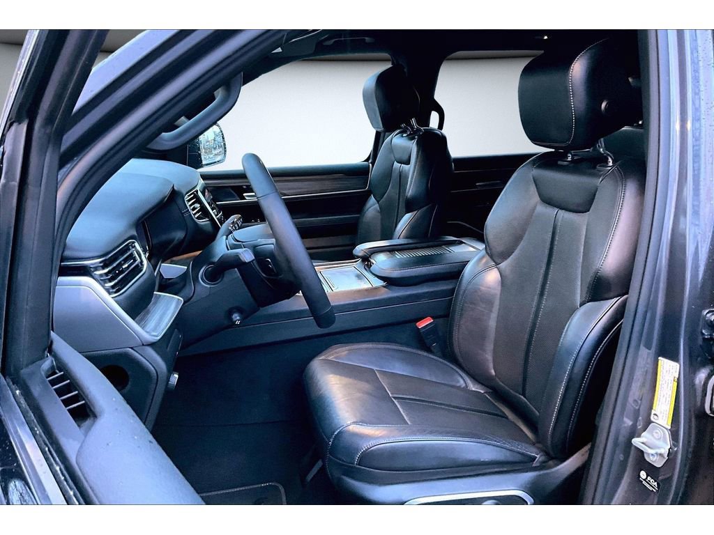 Used 2024 Jeep Wagoneer L Series II w/ Flexible Seating Group image 22