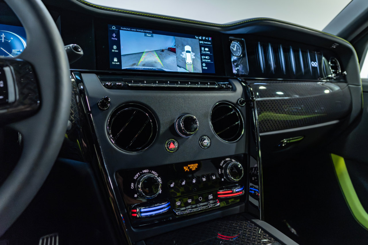 Used 2025 Rolls-Royce Cullinan Black Badge image 14