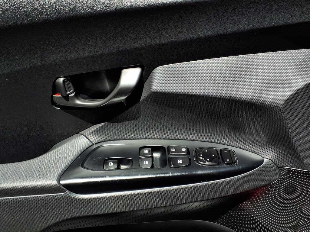 Used 2020 Hyundai Veloster 2.0 FWD image 18