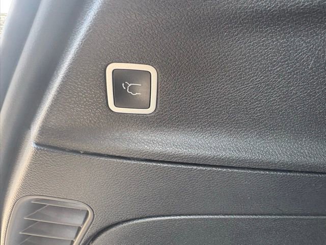 Certified 2023 Chrysler Pacifica Touring image 30