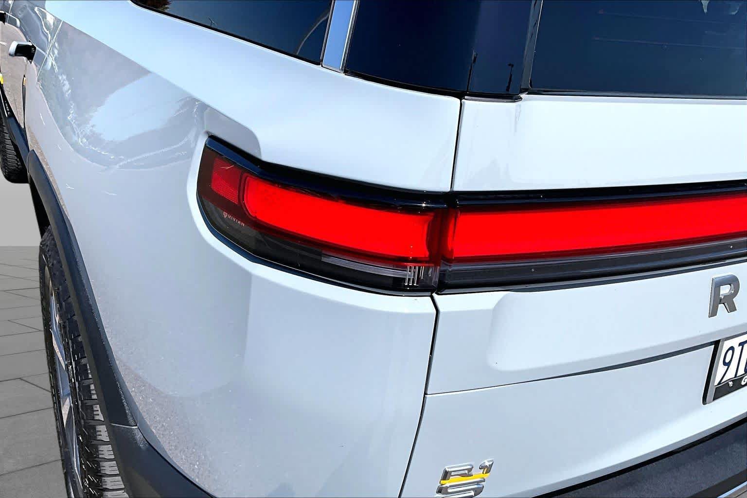 Used 2023 Rivian R1S Adventure AWD/4WD image 28
