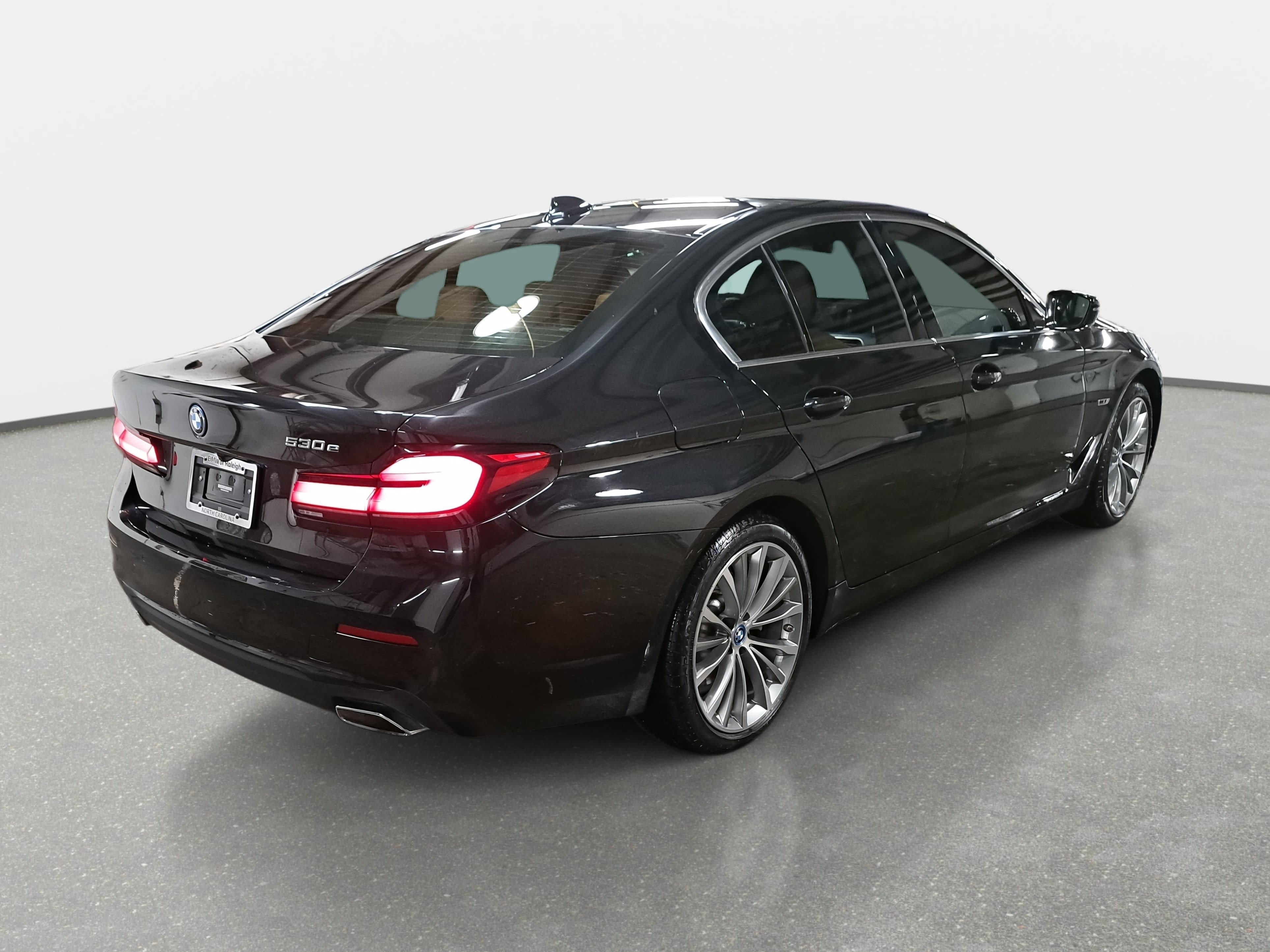 Certified 2023 BMW 530e w/ Premium Package image 5
