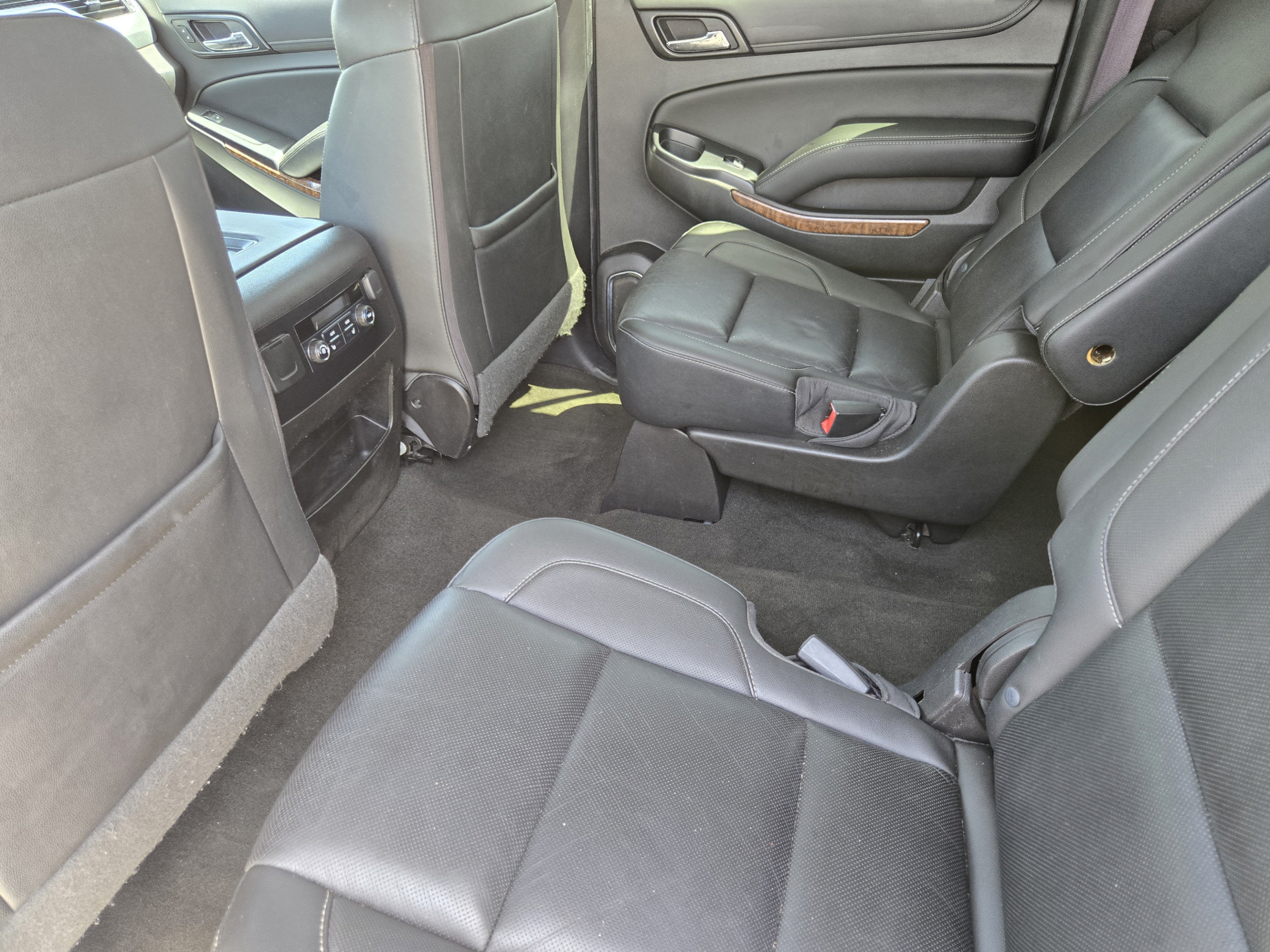 Used 2017 Chevrolet Suburban Premier RWD image 27